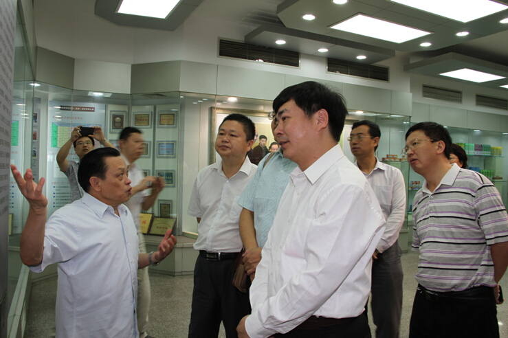 郝市長參觀陳列室