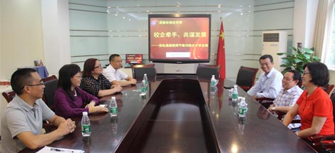 成都彩虹集團(tuán)教師節(jié)走訪慰問棕北中學(xué)
