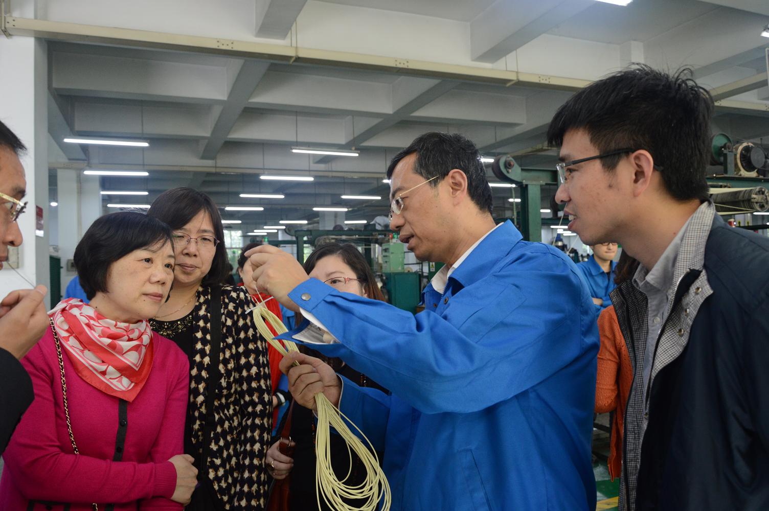 西南財經大學寧波企業(yè)家總裁班到成都彩虹集團參觀