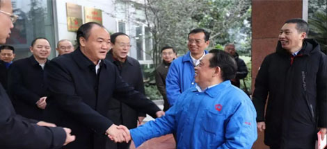 成都市政協(xié)主席李仲彬蒞臨成都彩虹集團調(diào)研民營經(jīng)濟健康發(fā)展大會貫徹落實情況