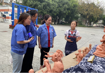 彩虹集團行政黨支部受邀出席成都市武侯科技園小學(xué)舉行第五屆校園藝術(shù)節(jié)暨“六一”慶典活動